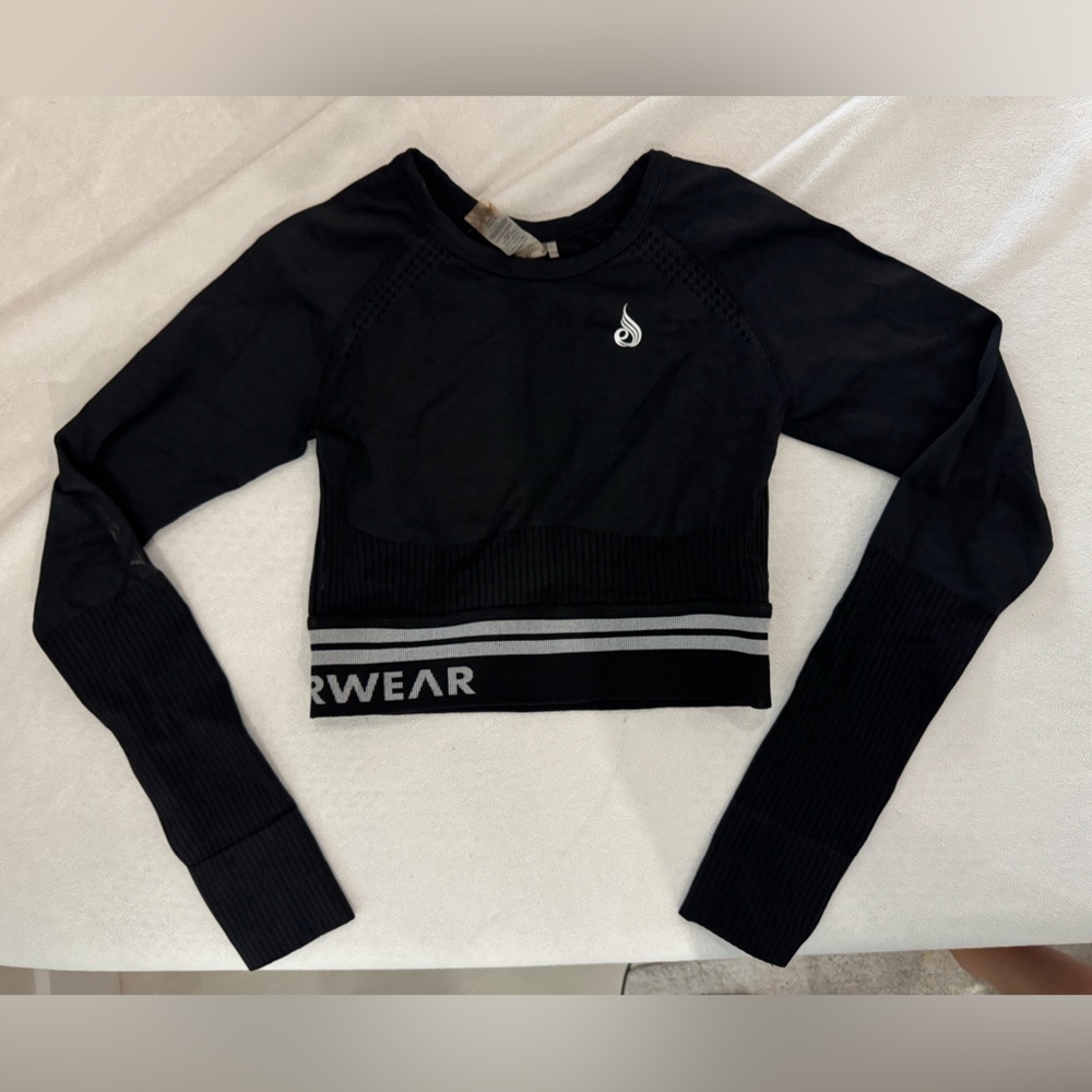 Black Long Sleeve Crop Top
